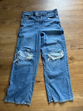 American Eagle Outfitters light blue denim jeans